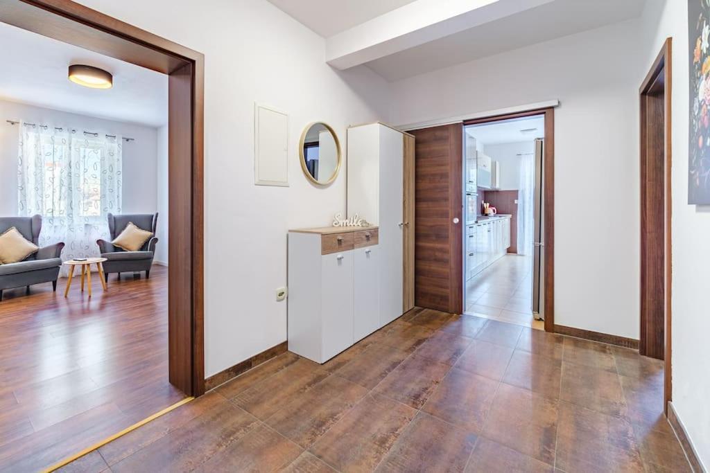 Peters Apartment Sutivan Εξωτερικό φωτογραφία