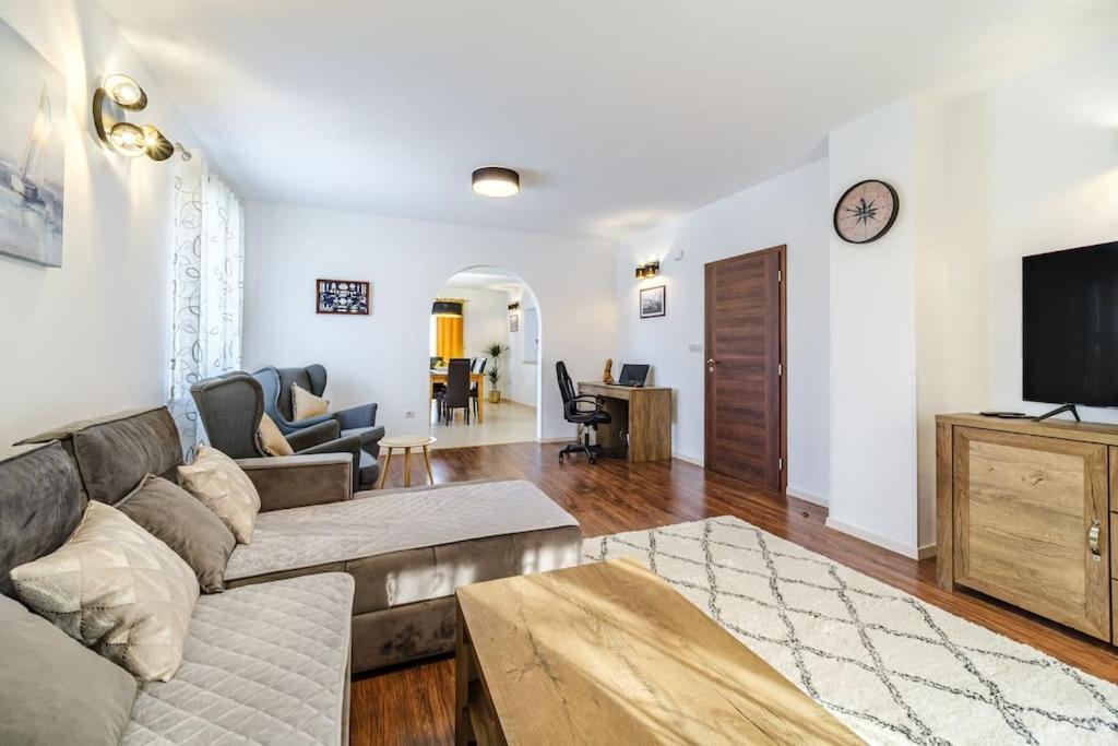 Peters Apartment Sutivan Εξωτερικό φωτογραφία